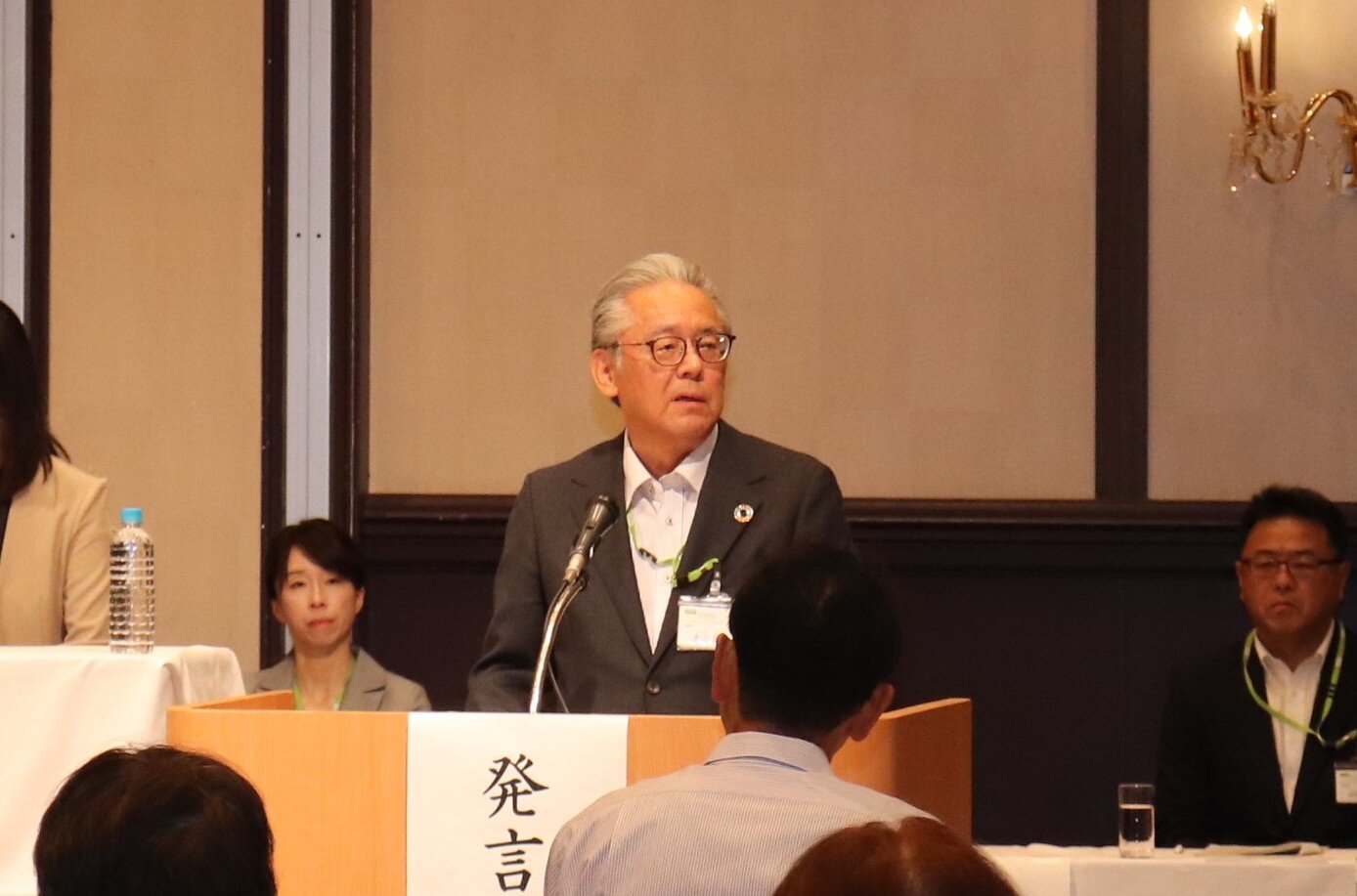 挨拶をする丸山理事長